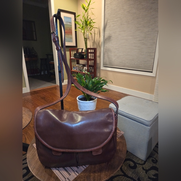 Elegant Brown Leather Unisex Bag